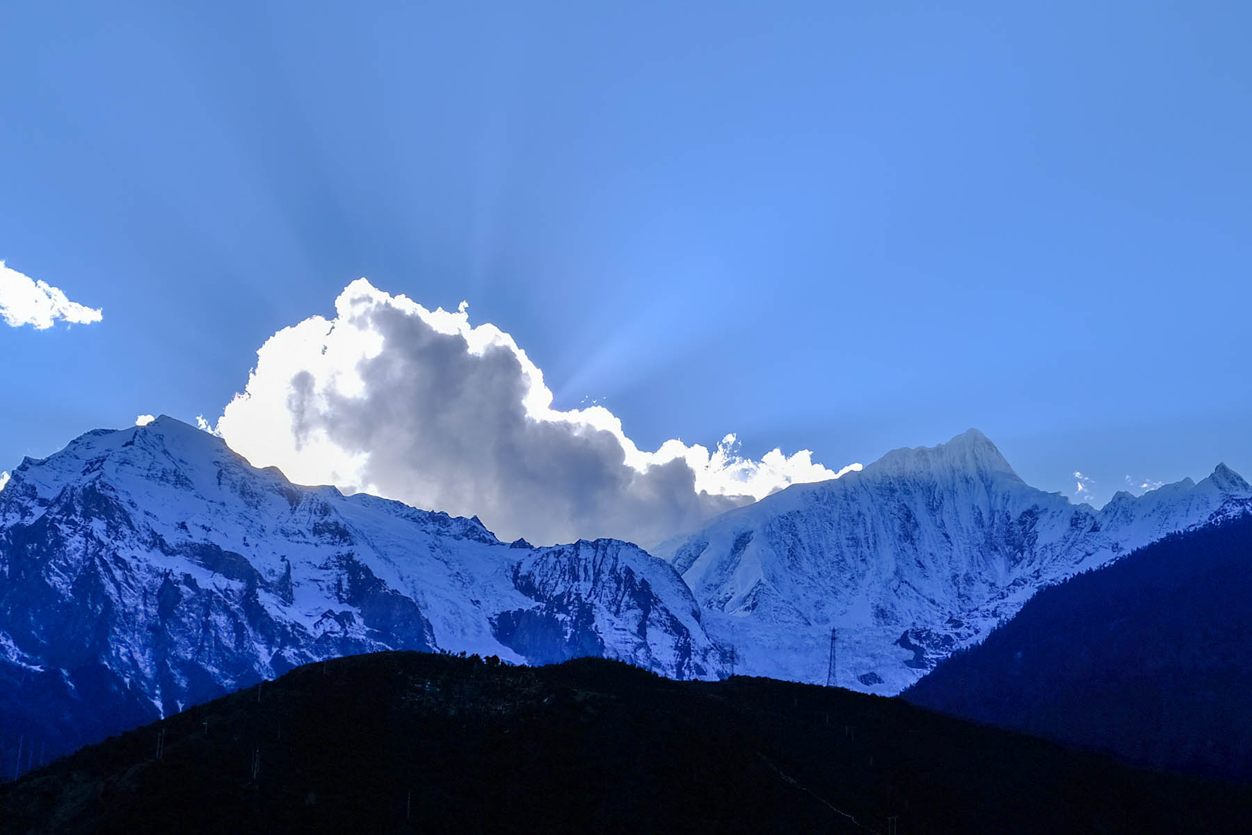 Sonnenuntergang in den Meili Snow Mountains in Yunnan, China im Herbst