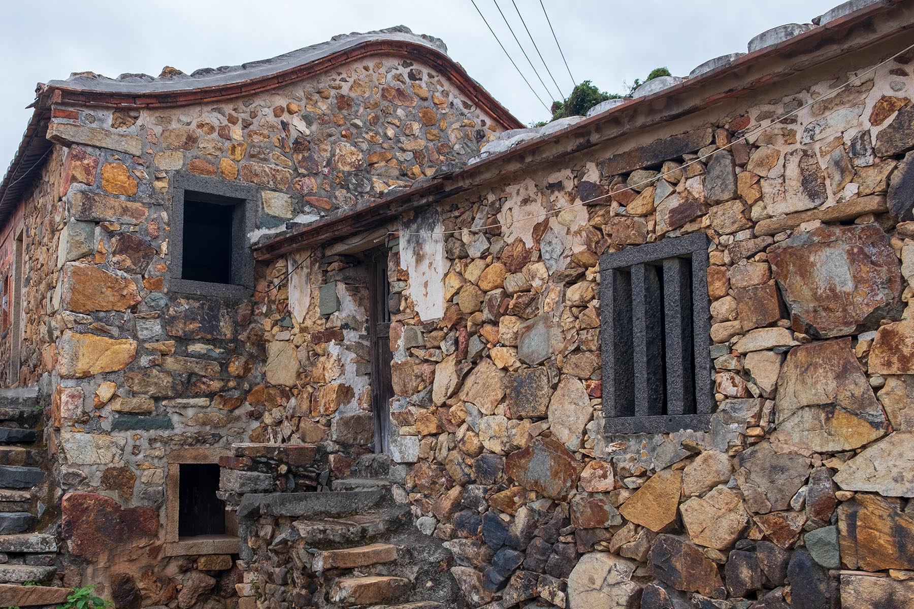 Typische Steinhäuser in Zhangjiao in der Provinz Fujian, China