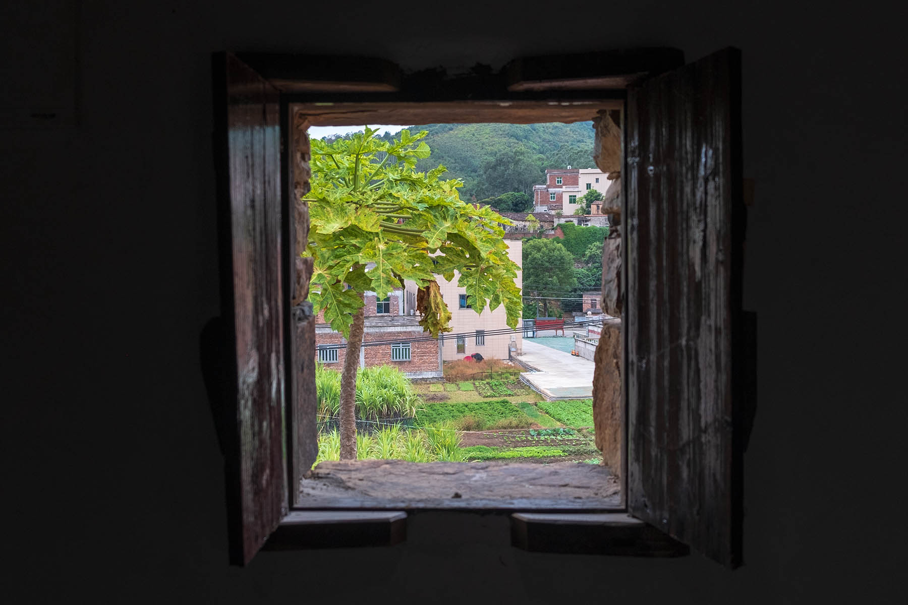 Blick aus Fenster in Zhangjiao in der Provinz Fujian, China