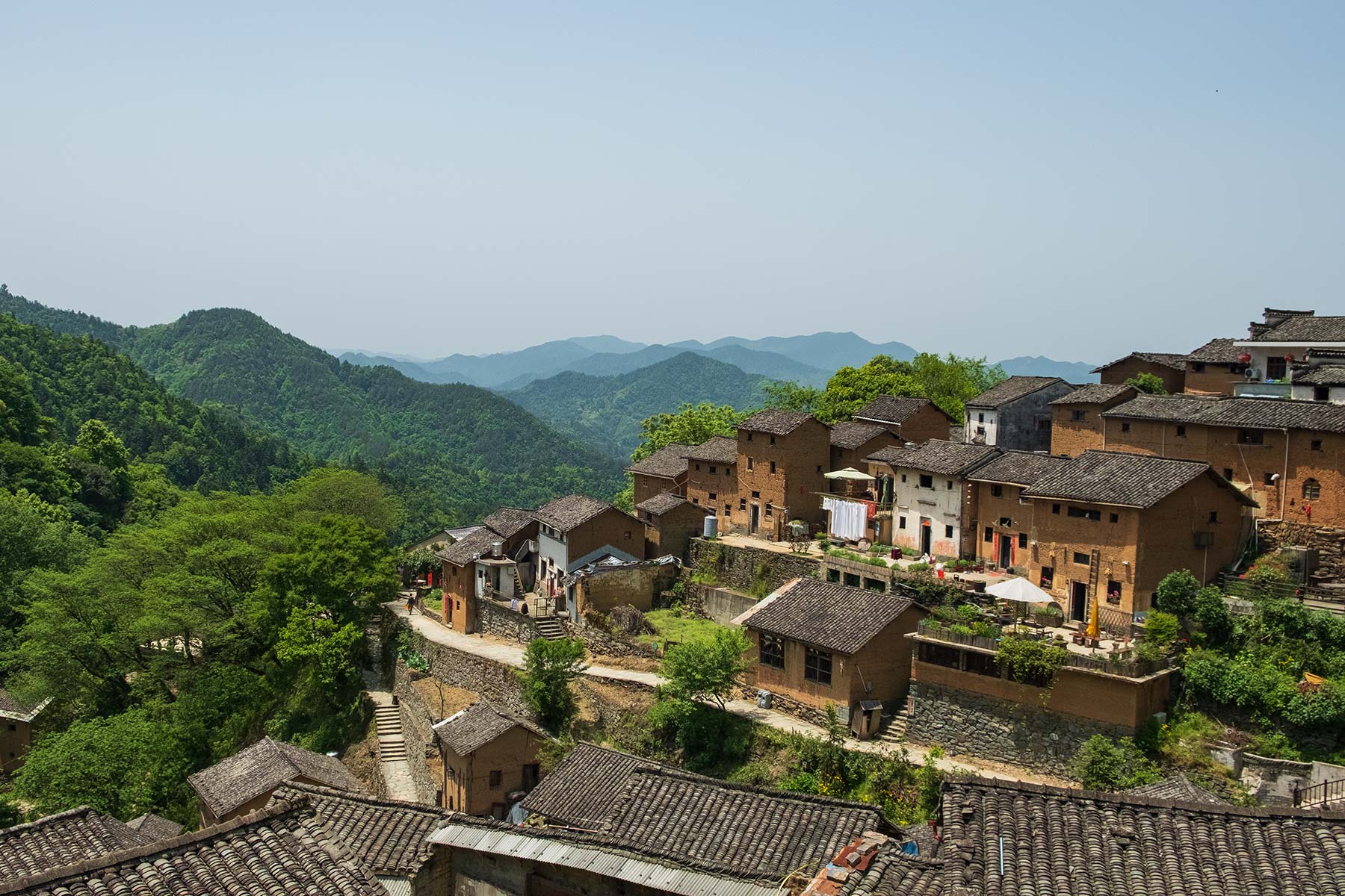 Blick auf Yangchan Tulou 阳产土楼 Erdhäuser Dorf in Anhui, China