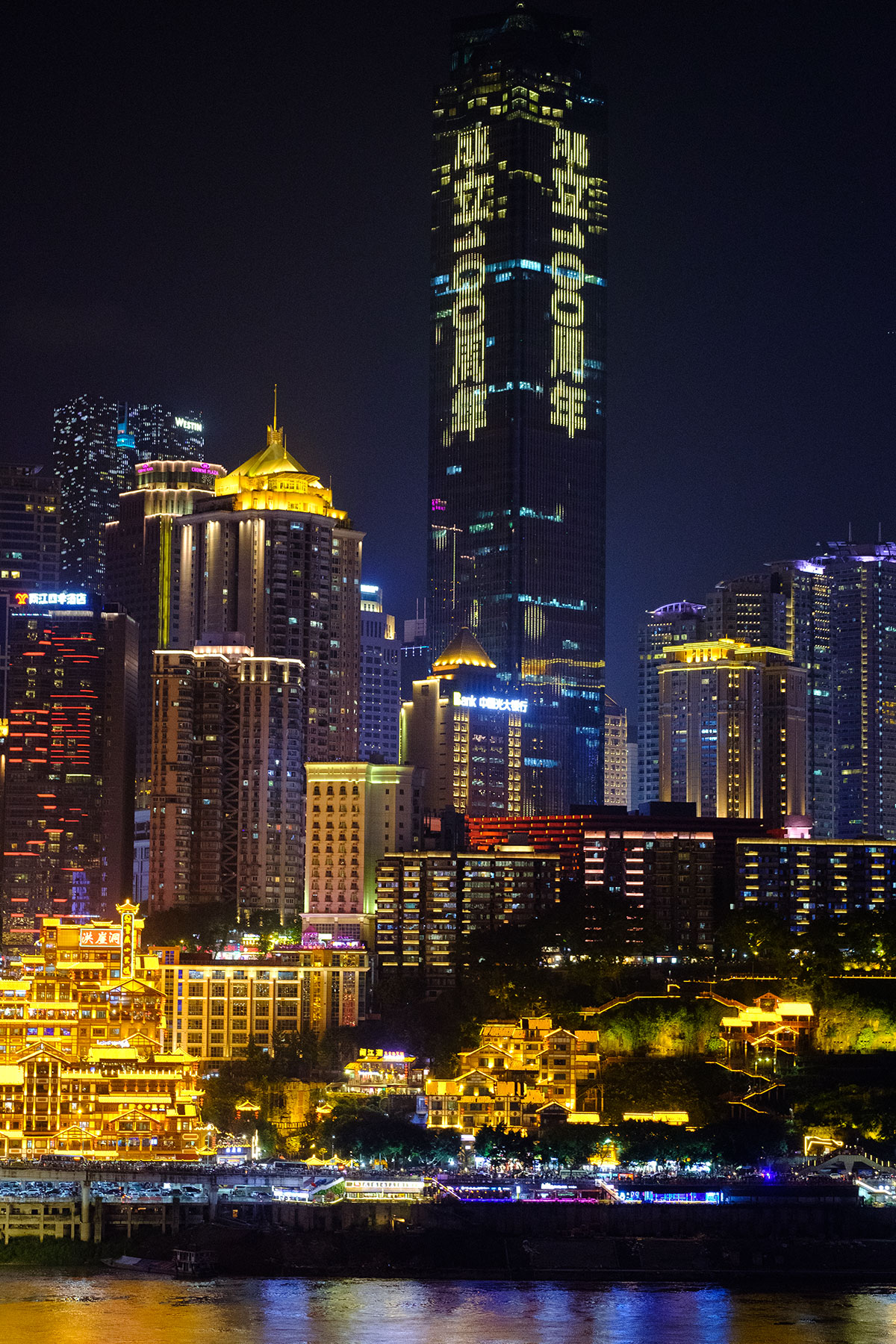 Skyline bei Nacht in Chongqing