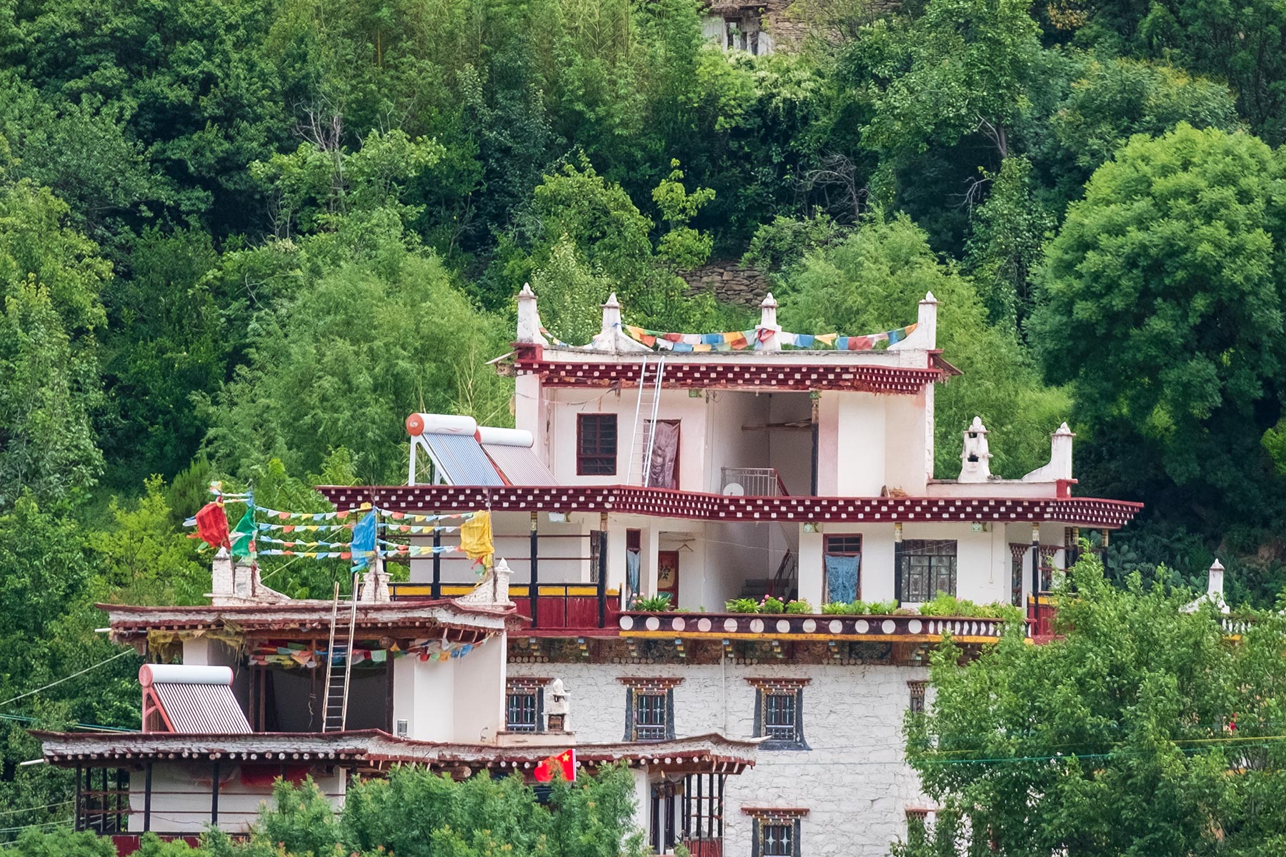 Gebäude im tibetischen Dorf Danba Zangzhai in China