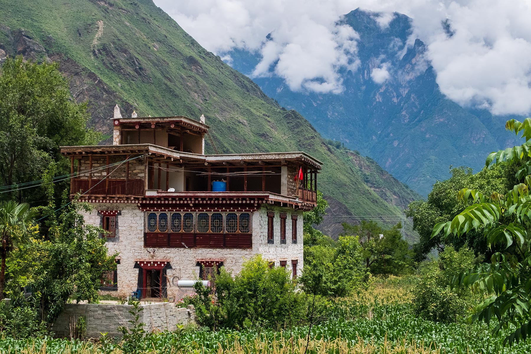 Gebäude im tibetischen Dorf Danba Zangzhai in China