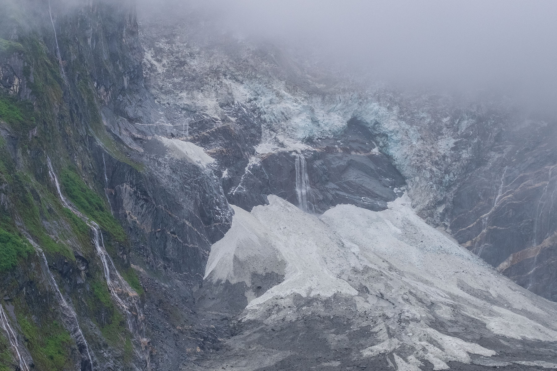 Gletscher im Vogel im Hailuogou Gletscher Park in Sichuan