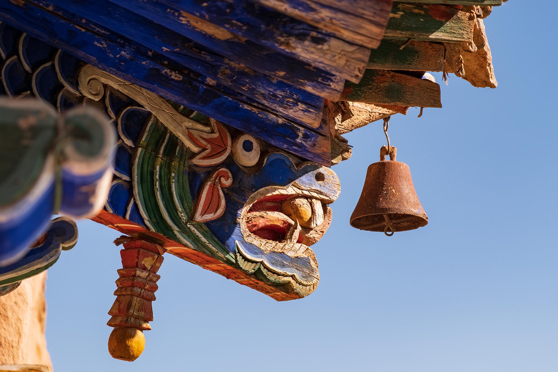 Holzverzierungen am Mati Tempel in Gansu