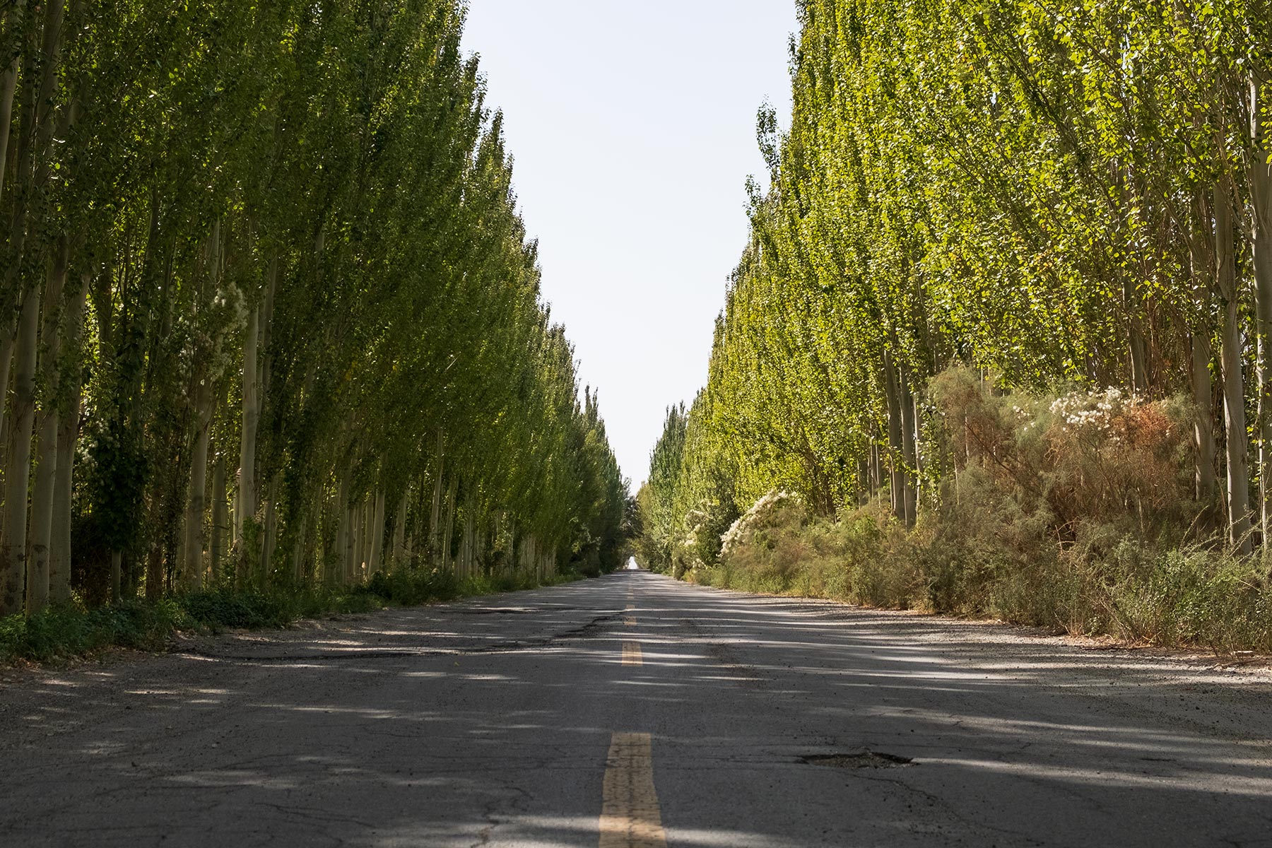 Lange gerade Straße in Gansu in China