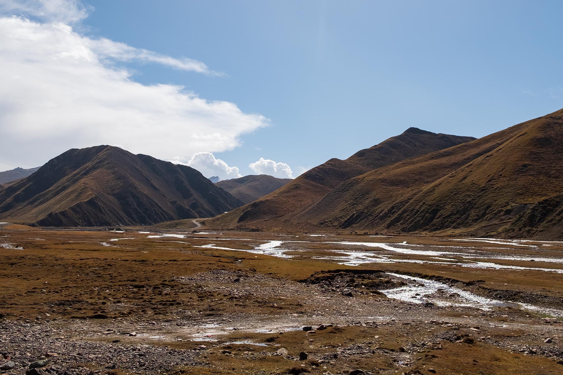 Fahrt von Gansu nach Qinghai durch die Berge