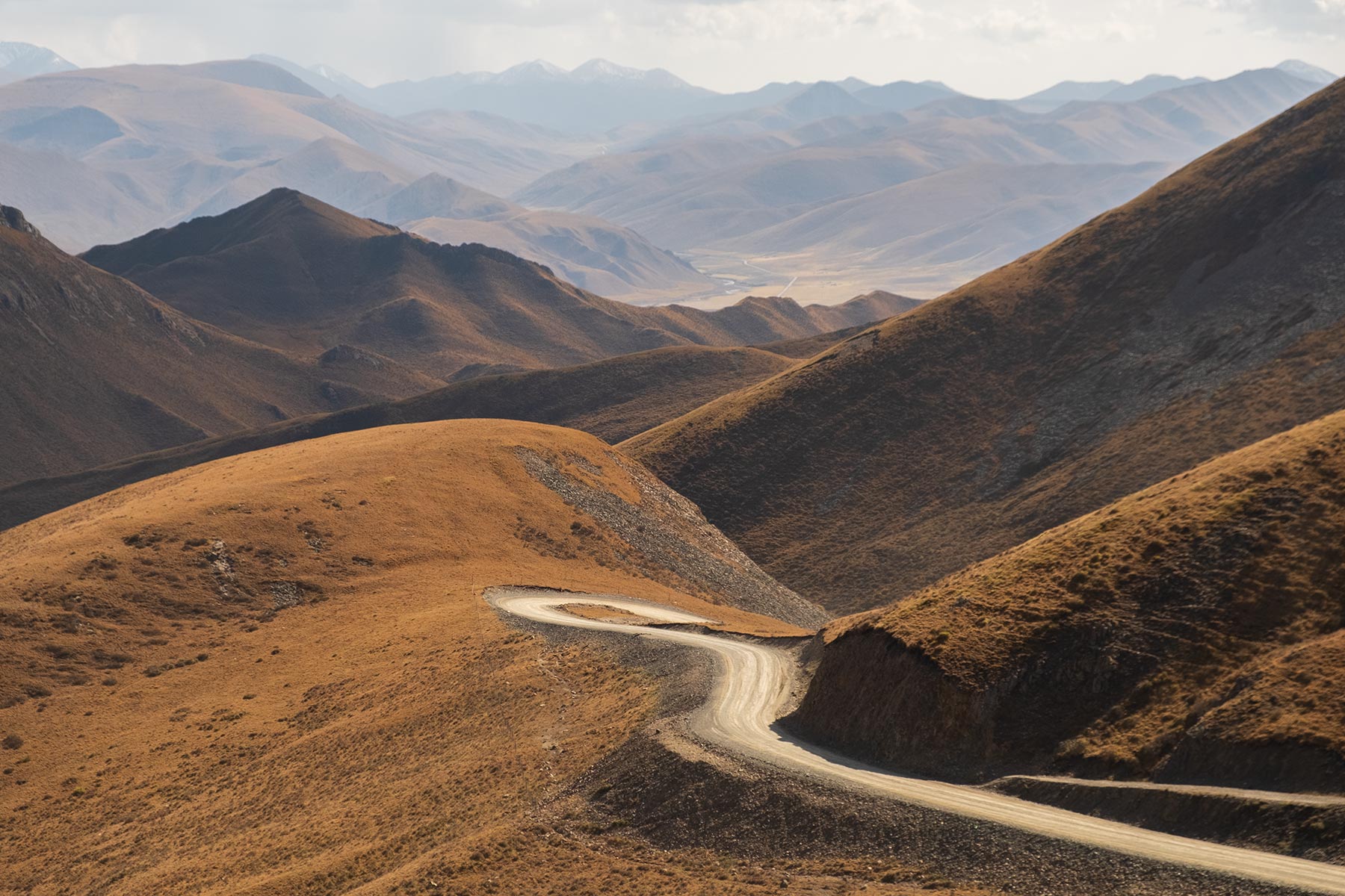 Fahrt von Gansu nach Qinghai durch die Berge