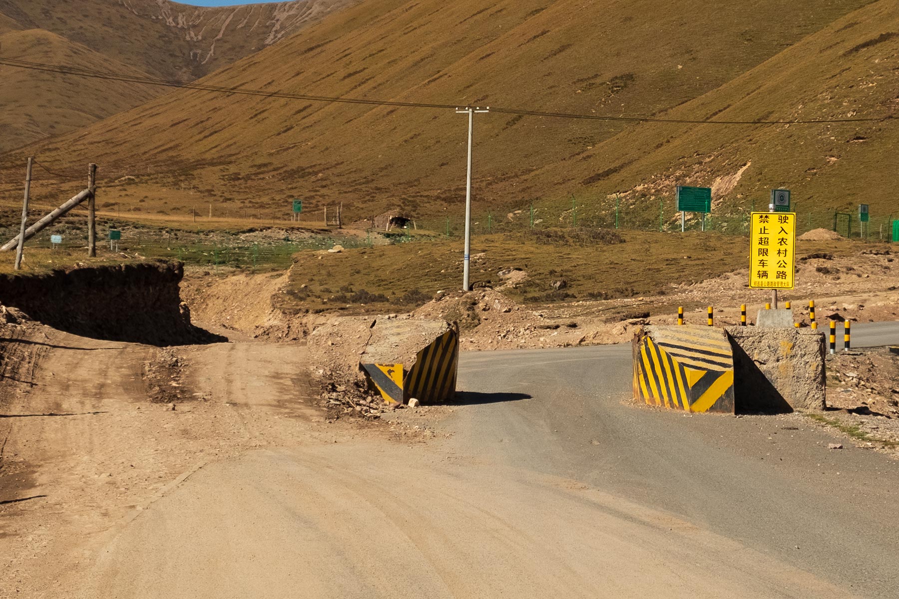 Straßenverengung in Qinghai China