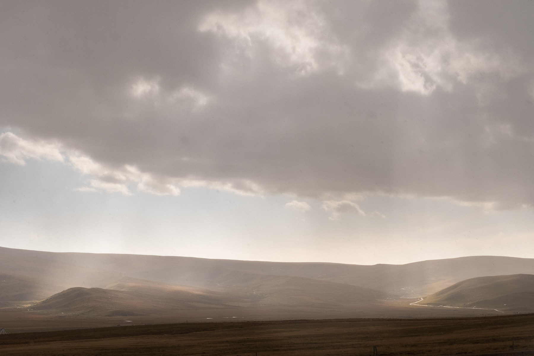 Fahrt von Gansu nach Qinghai durch die Berge