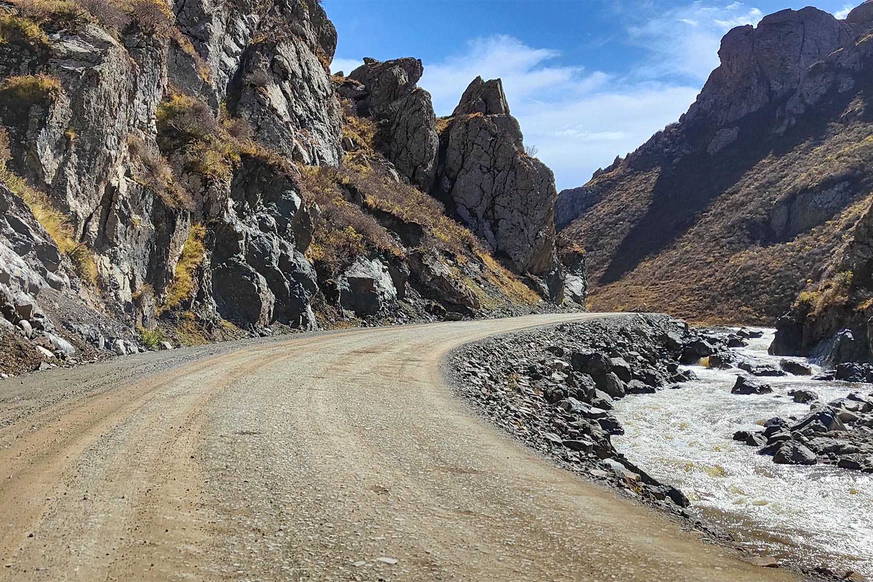 Fahrt von Gansu nach Qinghai durch die Berge