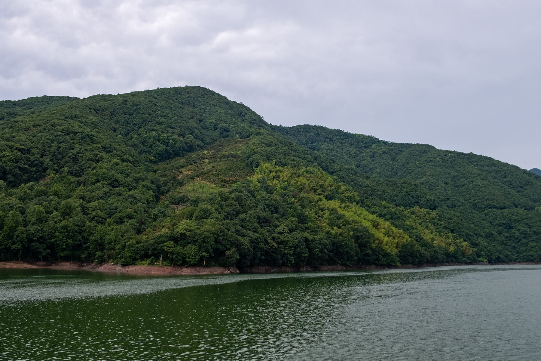 River Hiking Flusswanderung in Ningbo, Zhejiang