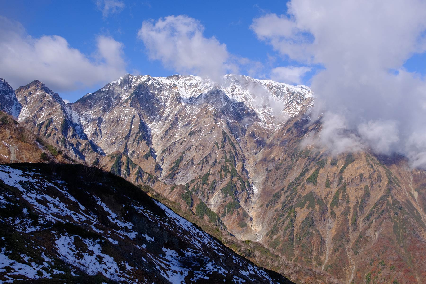 Blick auf den Mt. Shirouma in den japanischen Alpen in Nagano, Japan