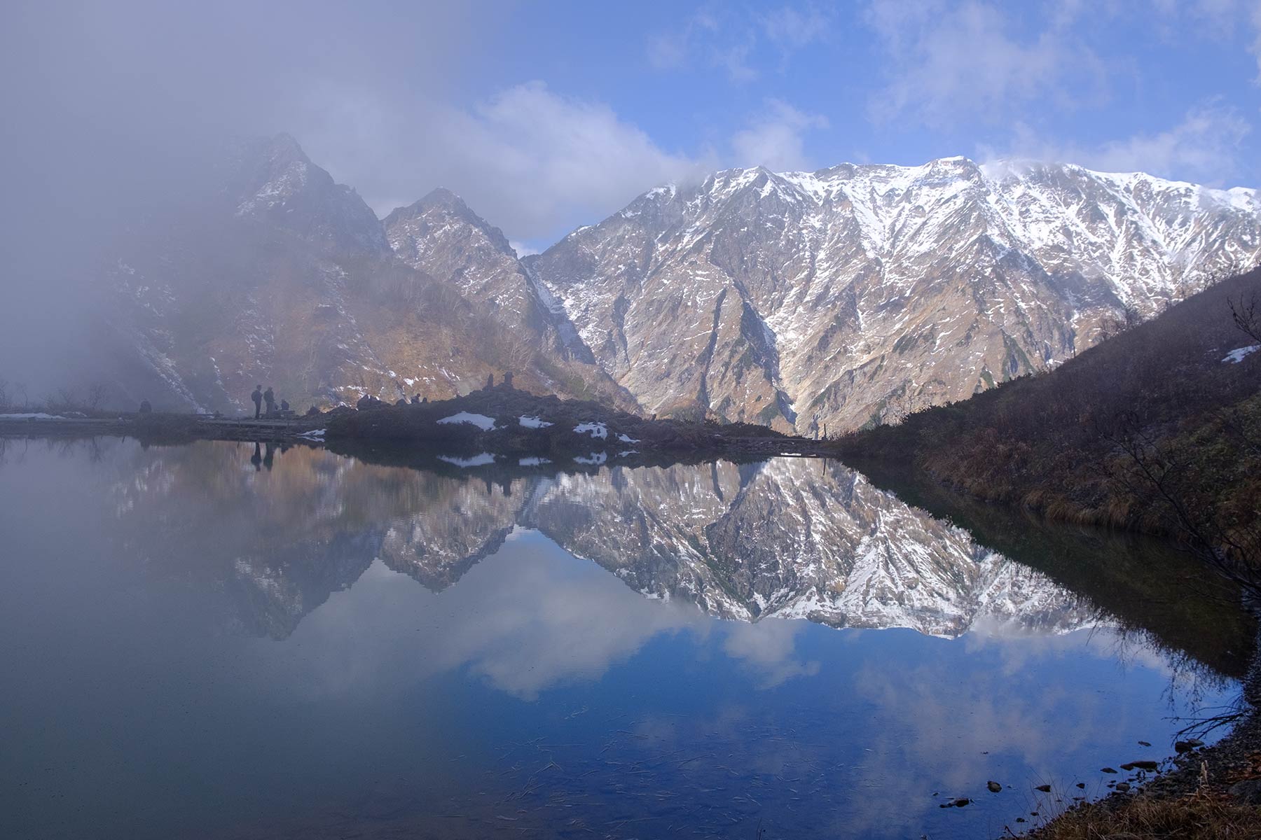 Happo Pond in den Japanischen Alpen in Nagano, Japan