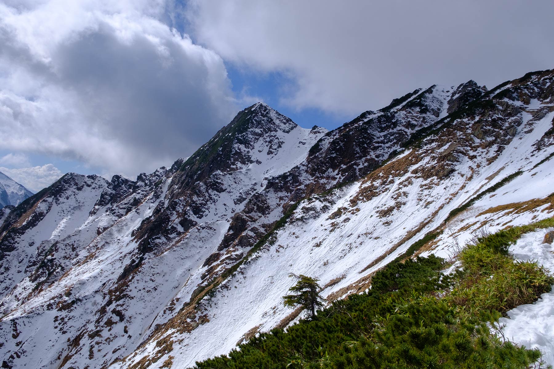 Blick auf die Japanischen Alpen mit Schnee in Nagano, Japan