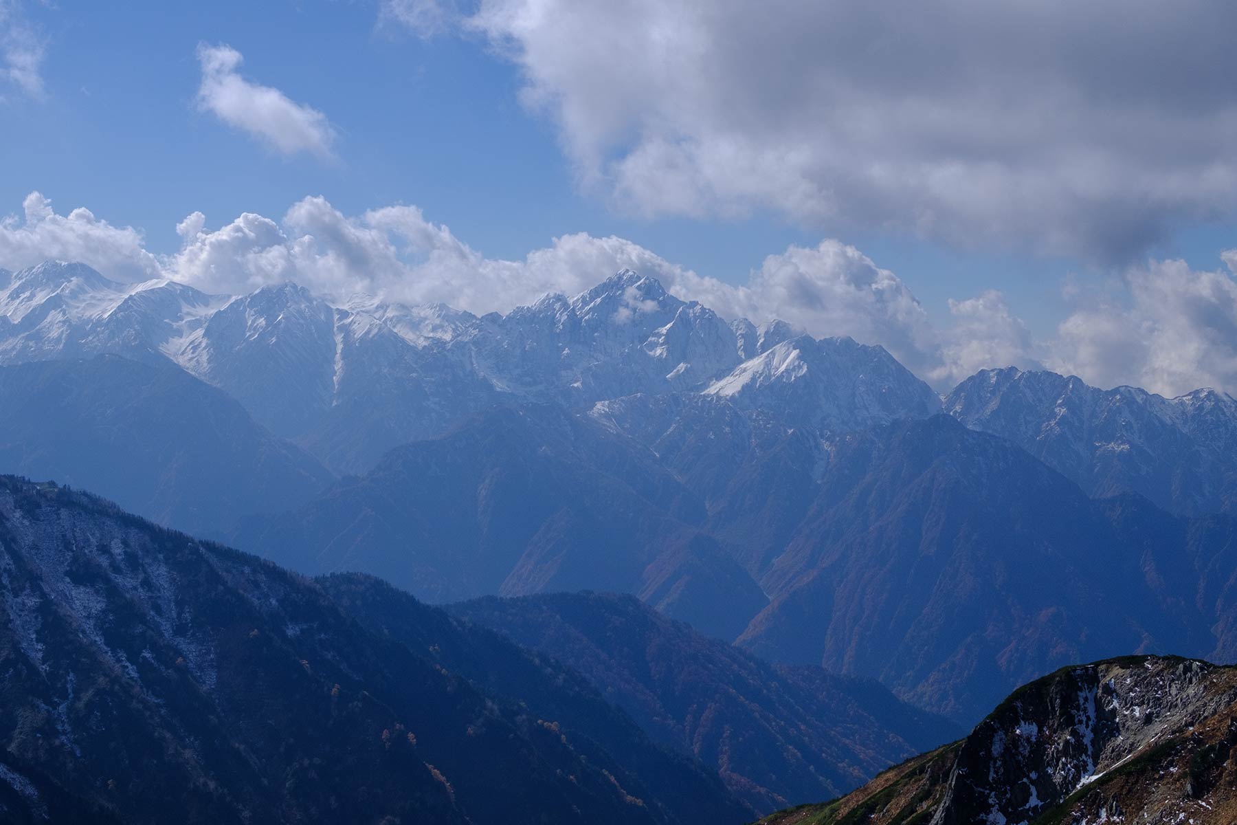 Blick auf die Japanischen Alpen mit Schnee in Nagano, Japan