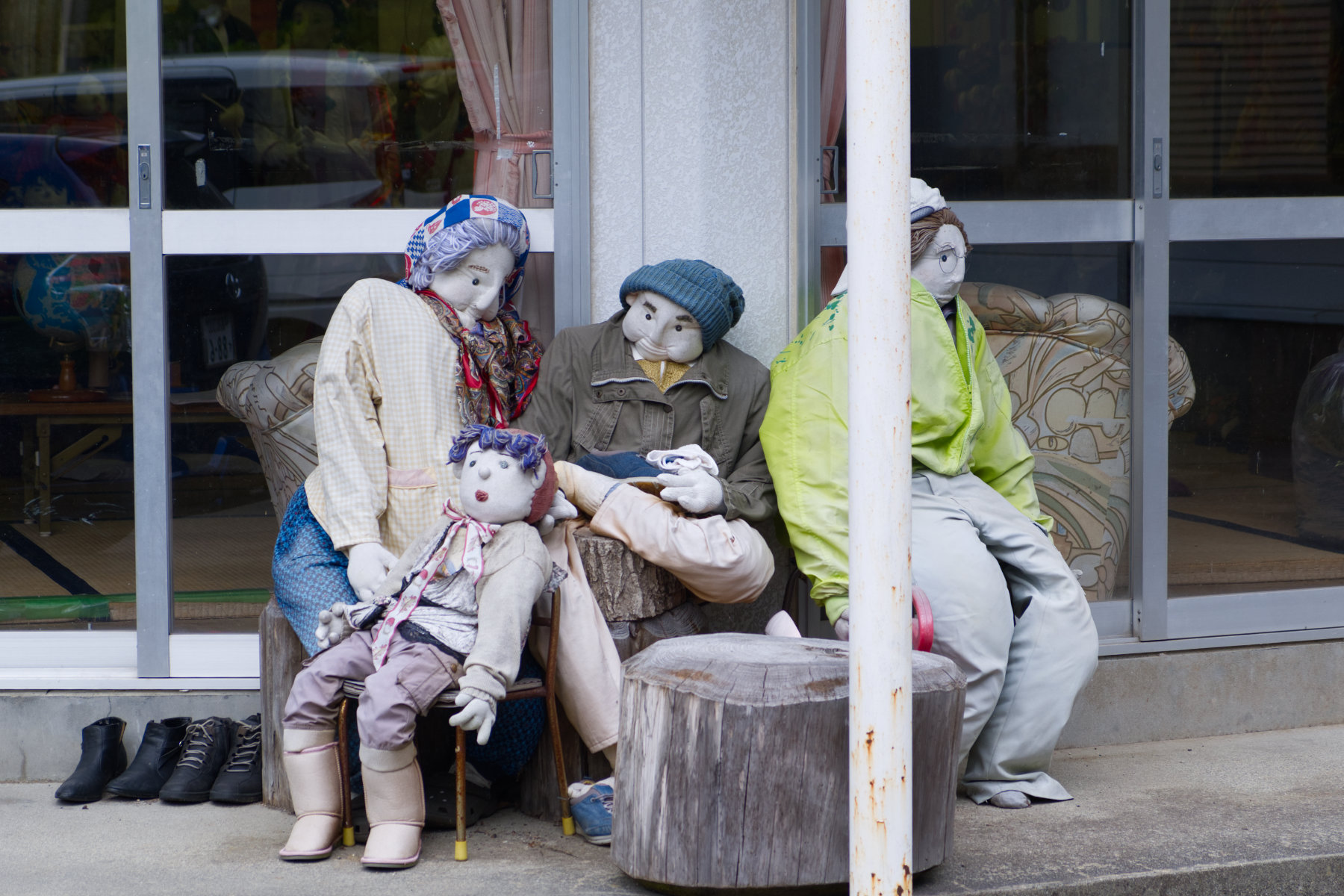 nagoro-scarecrow-village-japan_01