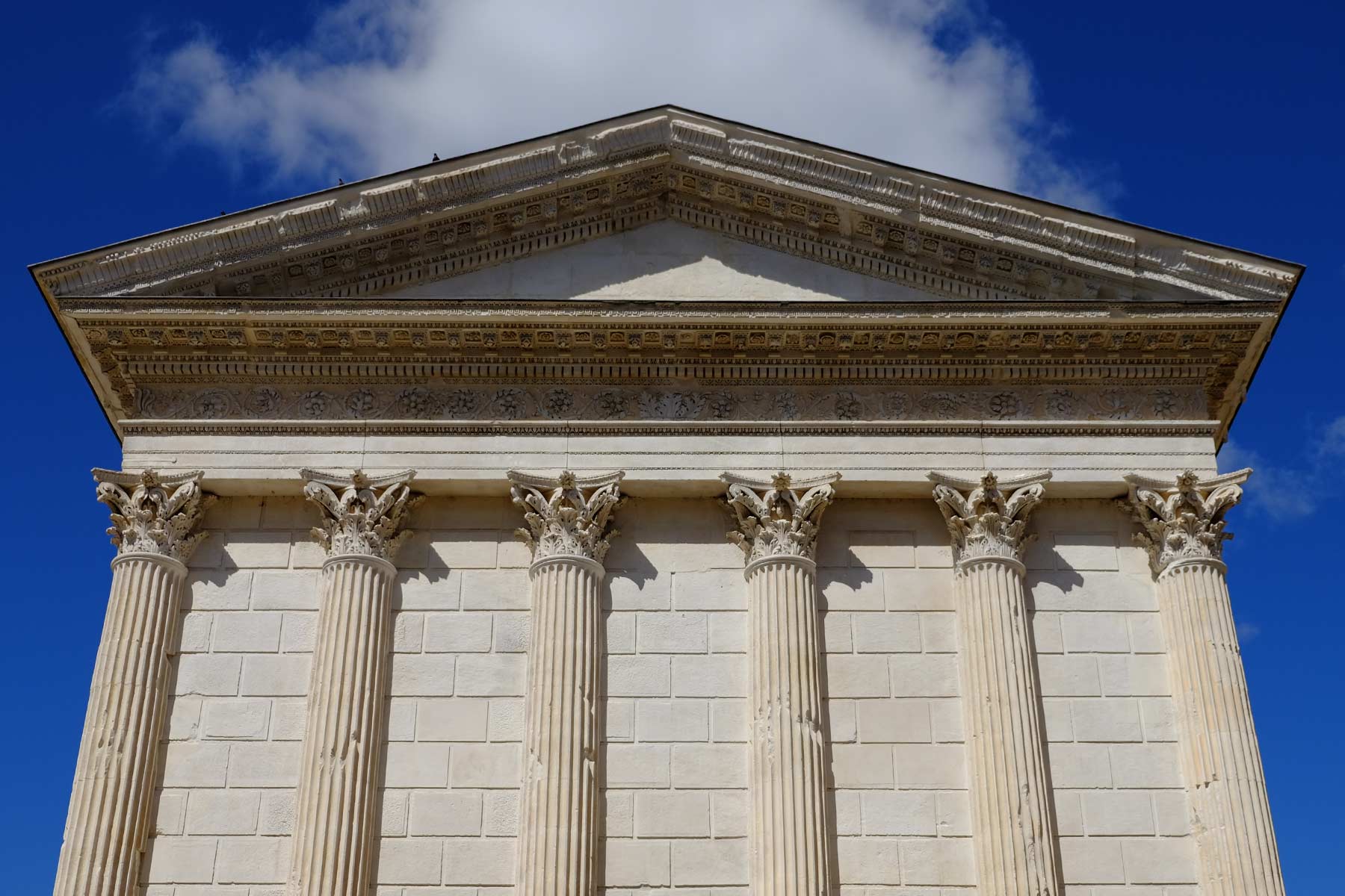 france-nimes-05 Maison Carrée in Nîmes, Frankreich