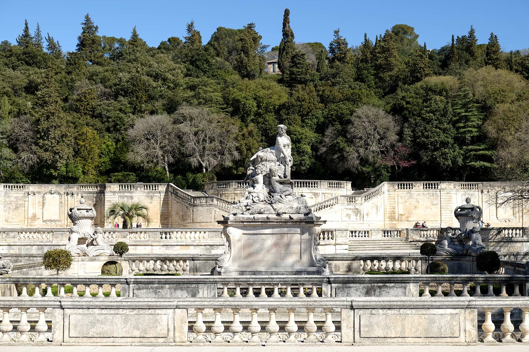 france-nimes-11 Jardin de la Fontaine in Nîmes, Frankreich