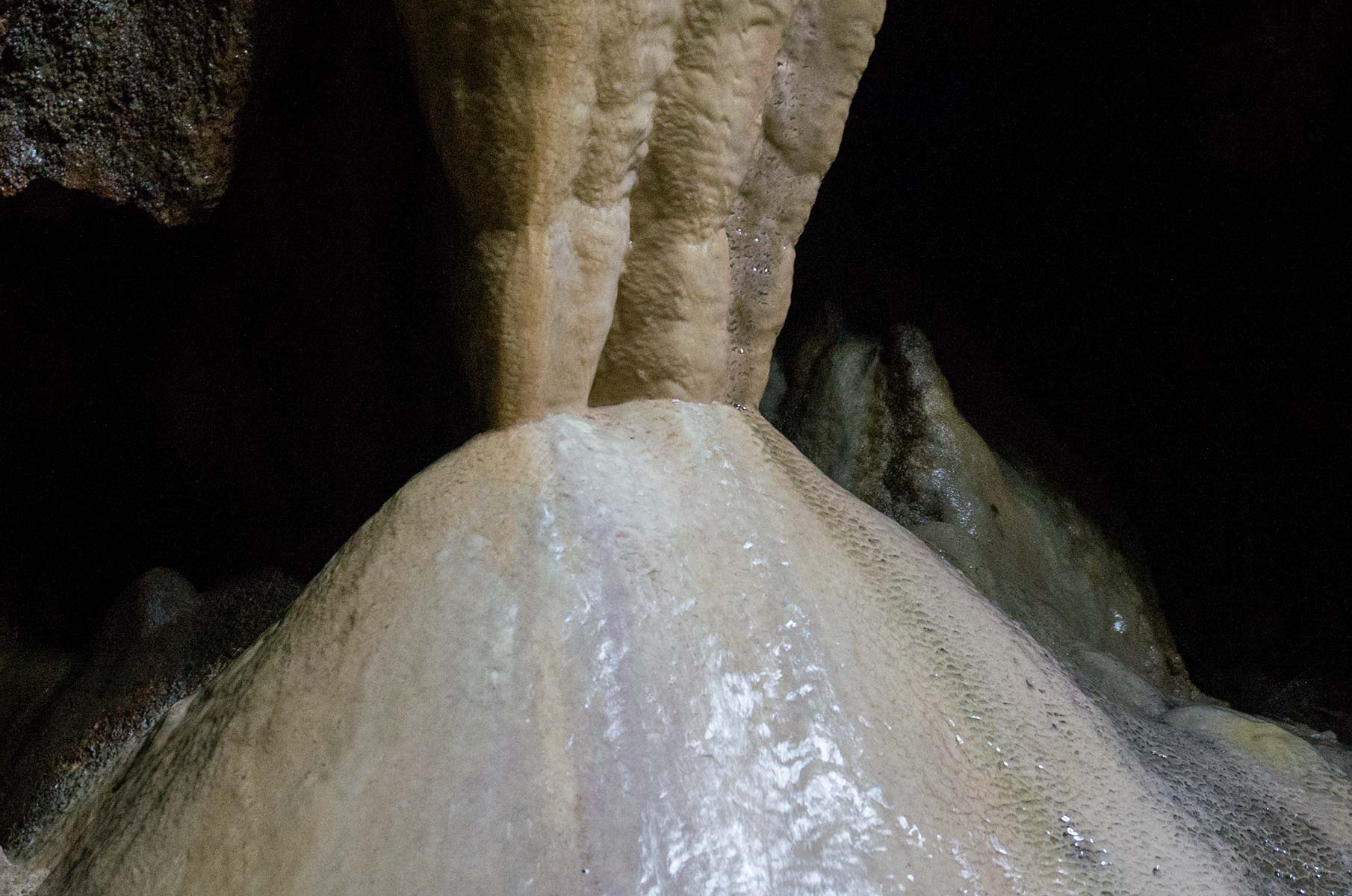 fukuoka-senbutsu-limestone-cave_15 Senbutsu Limestone Cave Kalksteinhöhle in Japan