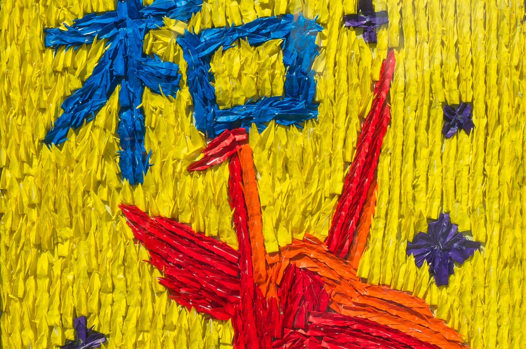 hiroshima_12 Papierkraniche am Kinder-Friedensdenkmal in Hiroshima, Japan
