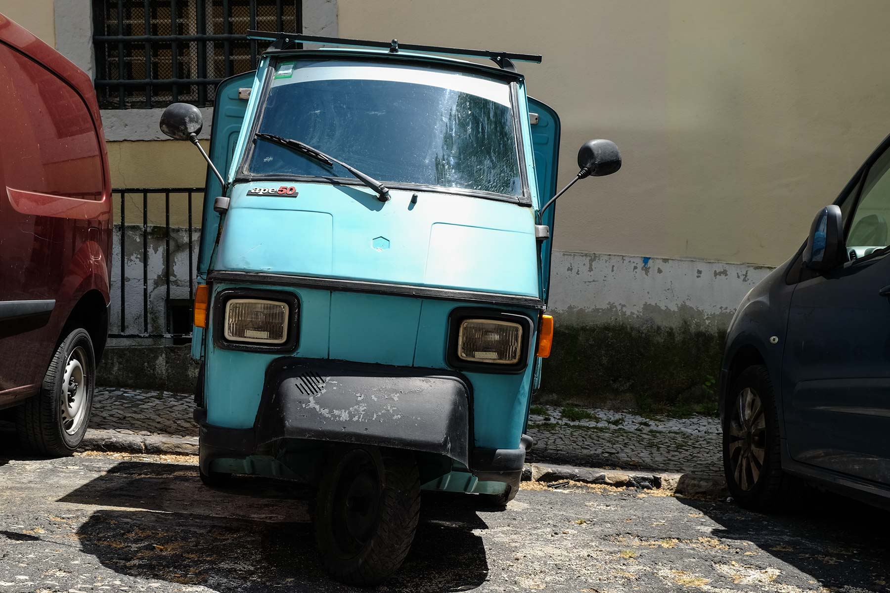 portugal-lissabon_05 Piaggio APE 50 in Lissabon, Portugal
